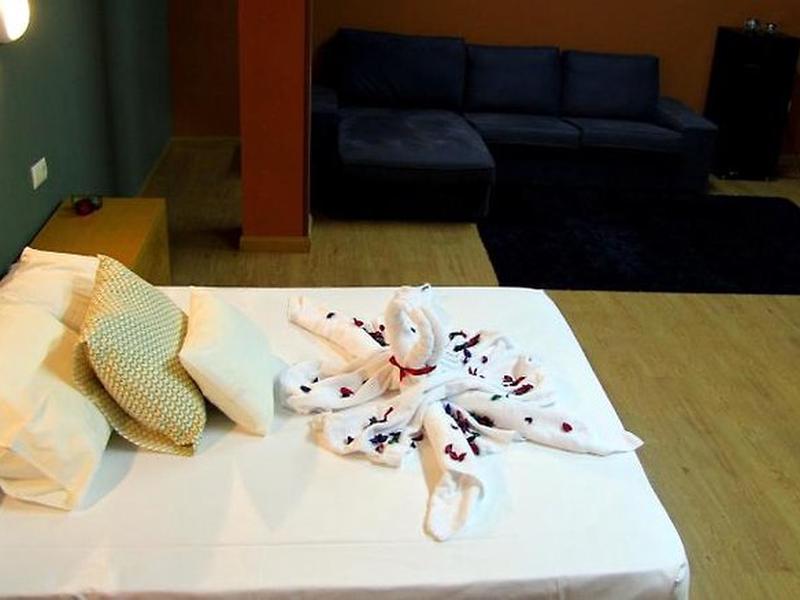 8256BC0FF5ACEA1D93C3E3EDFA81424F