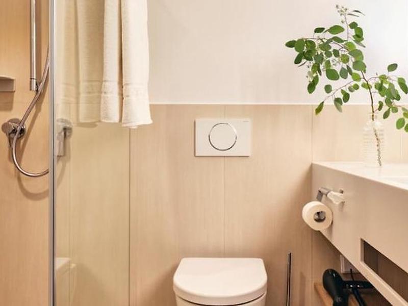 4EB9BE2D335EF0969F757B3FD86C5BDC