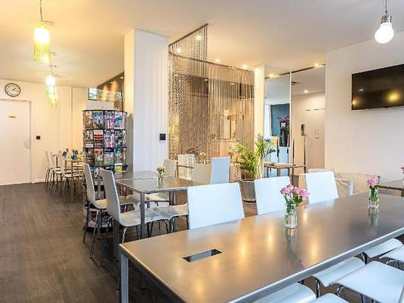 1992E2B0BDFB1AF8A5F6CE763EB9EC50