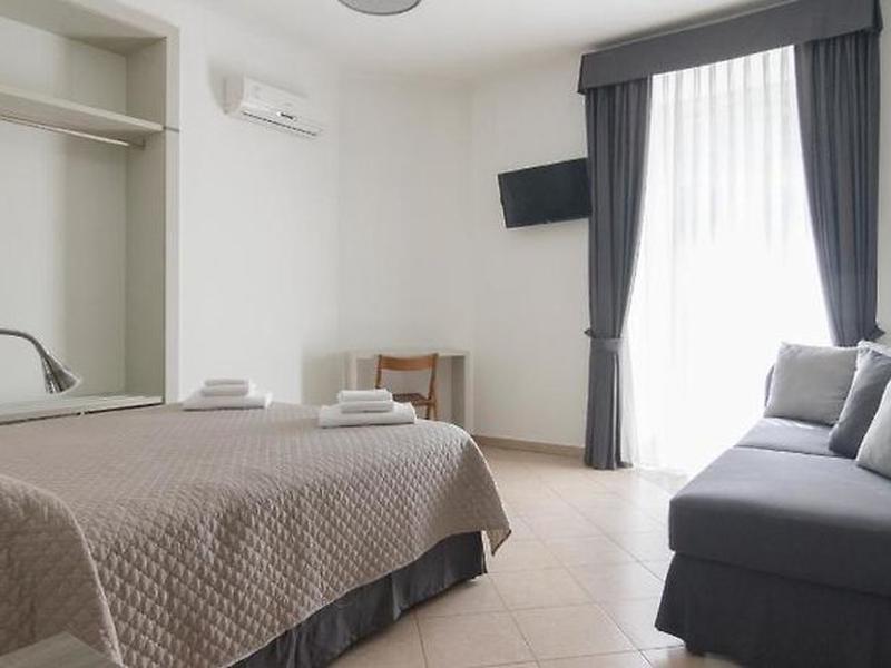 48E5D2DED8D02F030D728AB11E50E5B2