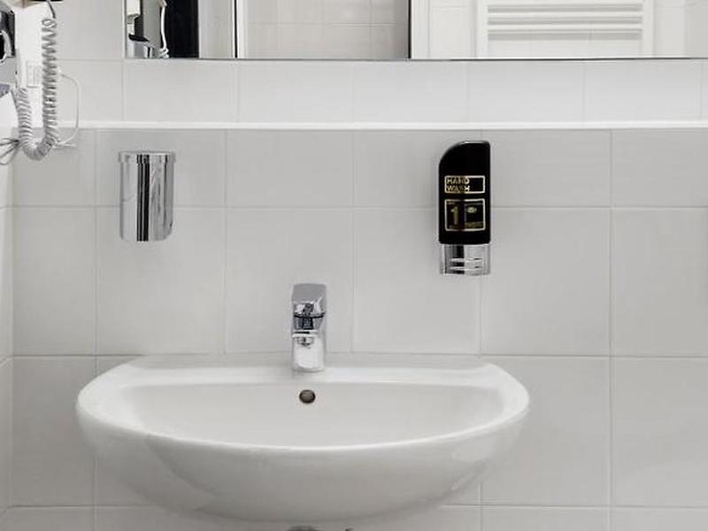 40A114552EF42F7054A3B301B15139B5