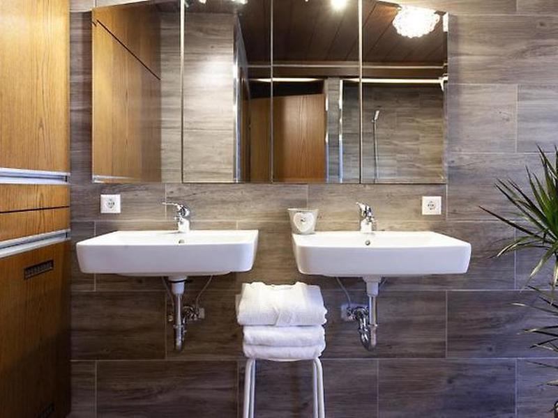 FF822EF3682CFD32A89E3B3C40926FA3