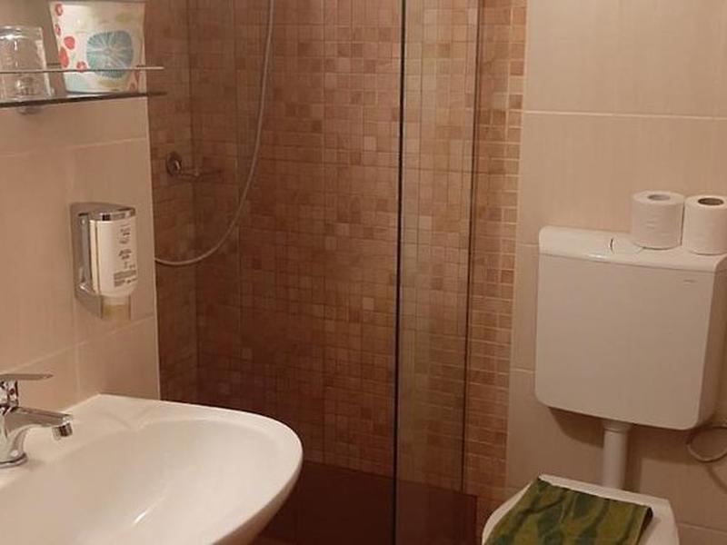 728611DA0C4B187DF5F5ABEDA700F366