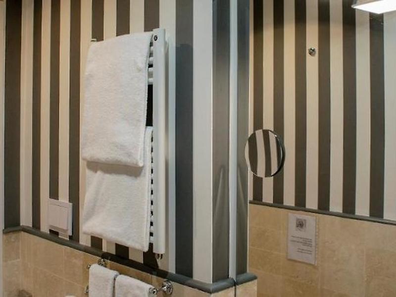 BF0FEDB63E0F0D99441D51B1EBDA73F7