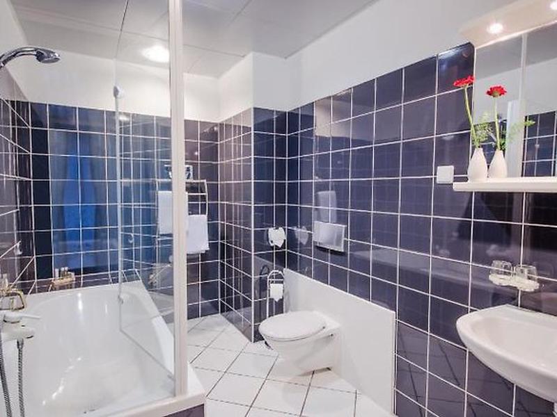 9D63B5A902CF7C6A63EFC77641663351