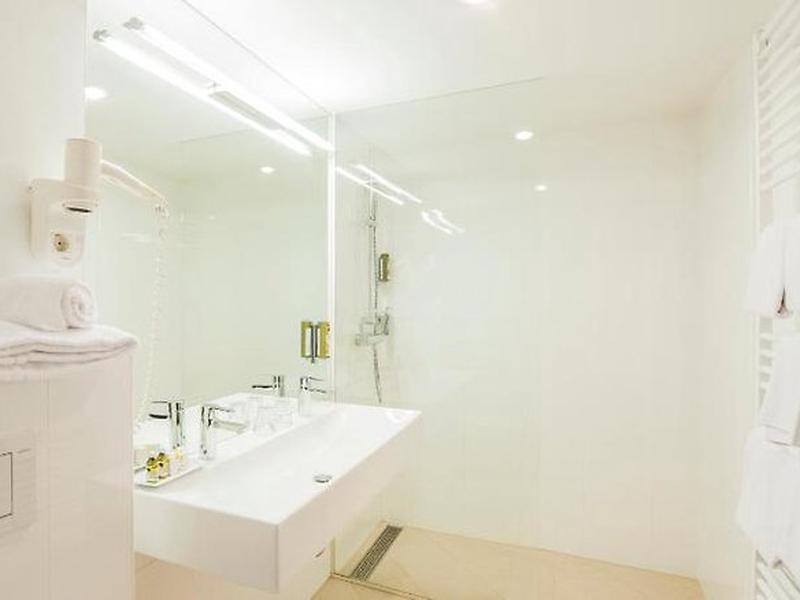 ADAB81A09367D859458943DE17BF4653