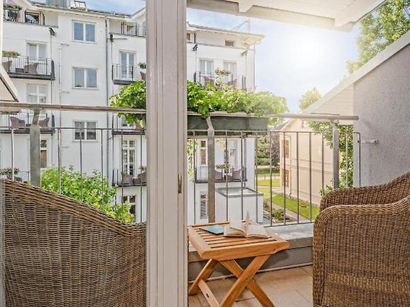 F67D79F8F76CCD6AE25037357E7A4A3D