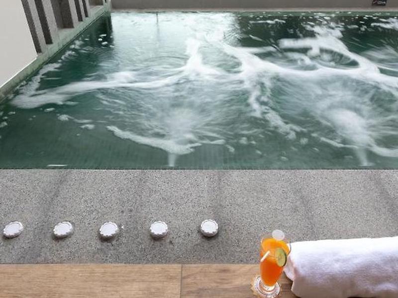 1F3D6BF0834300E57B25D215F7F5F608