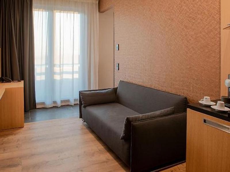 F5E29201B47DB1A6552EFBCD83871598