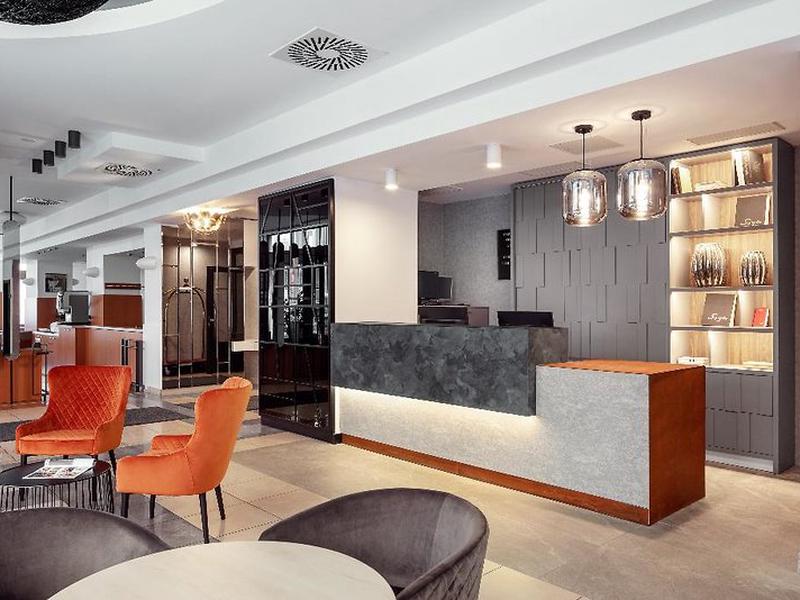 F905BB80228EF32E6A36A8E879BA3114