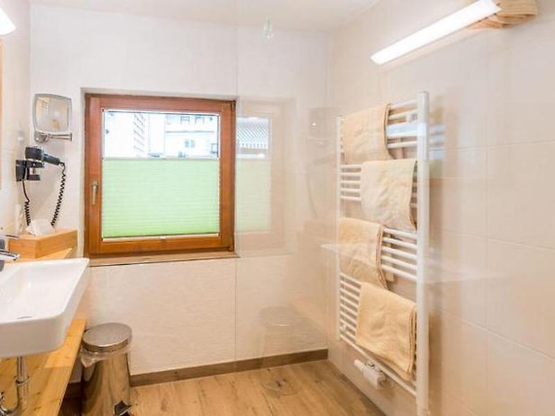 163B000FE589CD22755DFECC930FD680