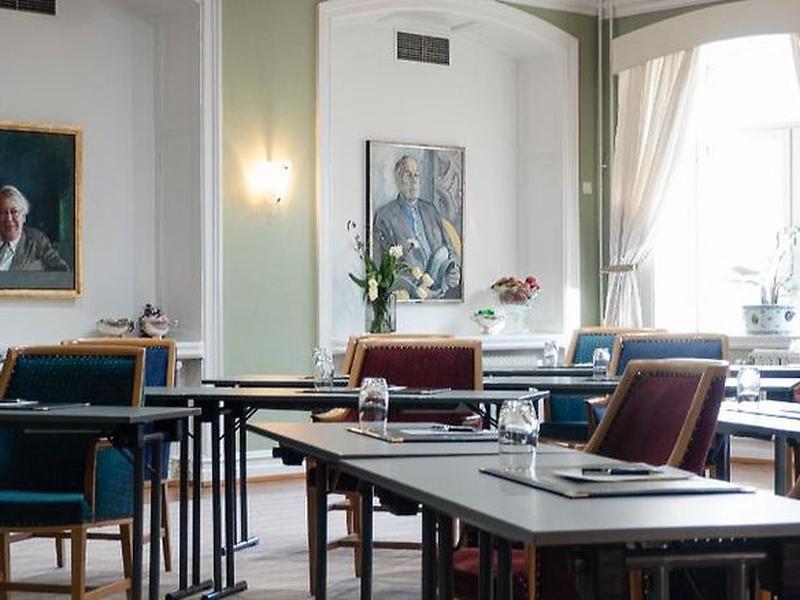 39BFD58805B14C322F7FE3DA499ED73A