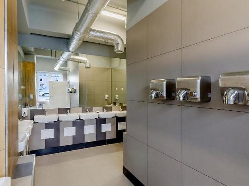 4689FFAFDB492A307622842501BE1004