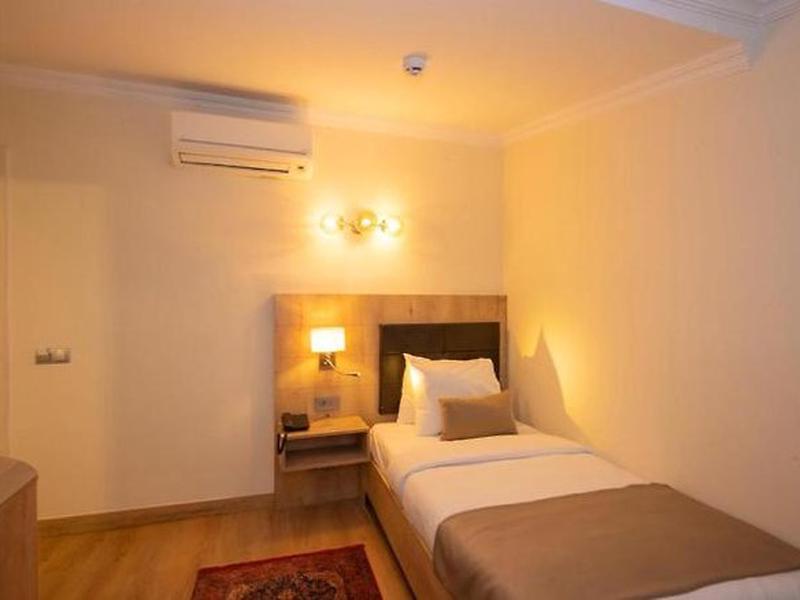 689A19AB167AC12F5735621167272F30