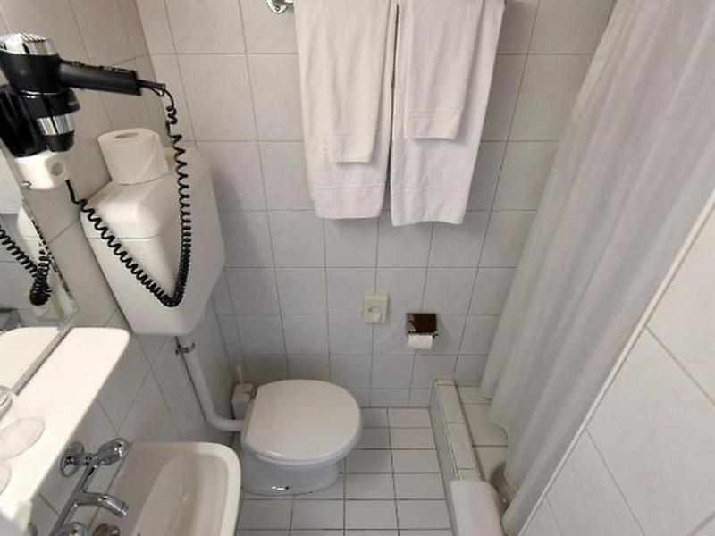 993183663735D5DAE018F0851A723CAE