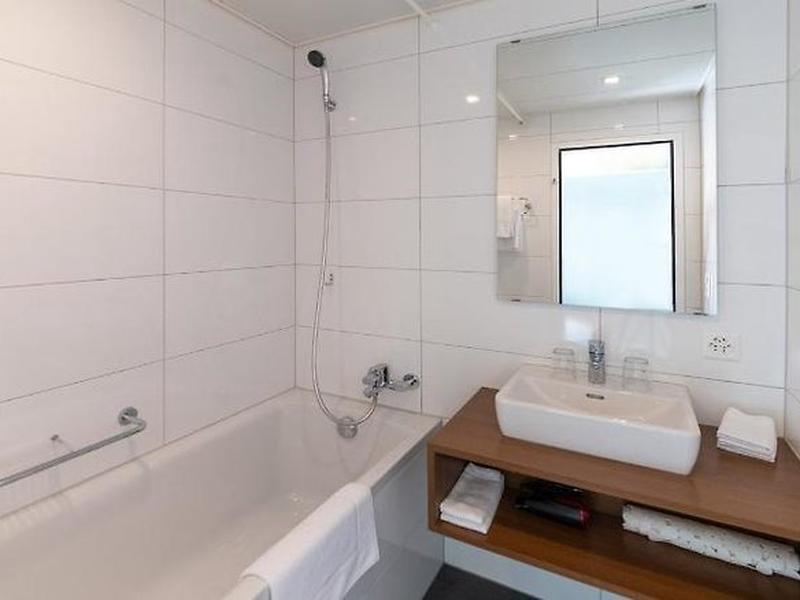 9EFB6456F6F684FCAAD98891C5E19AB2