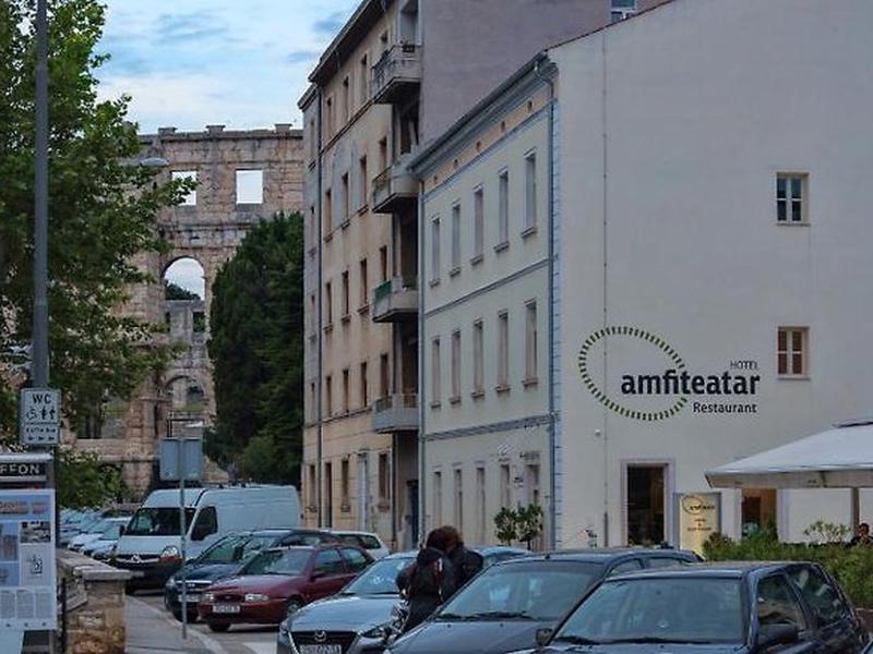 FE5B911880F8265EA46352B1BFF4E12D