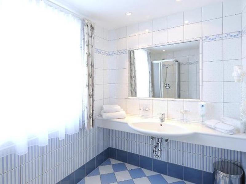 5EFE065BCF861D5EA76D72FC93F87365