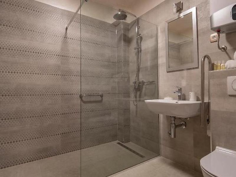 32E77AF453D815A089D4D025F8645FEC