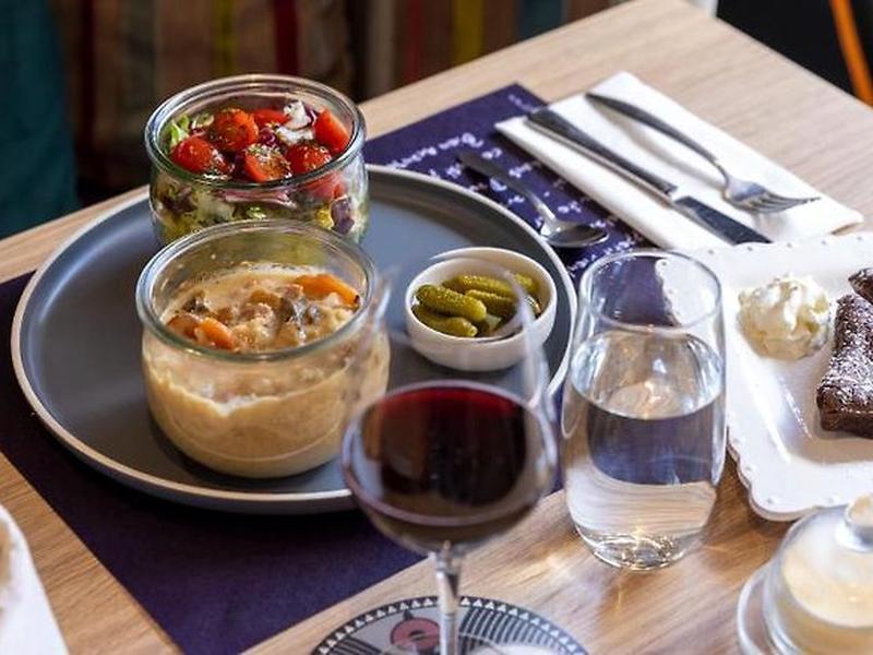 F2C4F8998BA2F934277A82CB2DC7D30A