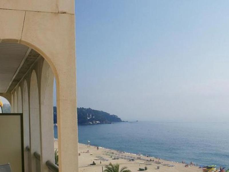 8D3FE32281A824213CE2C6F9A4EAD915