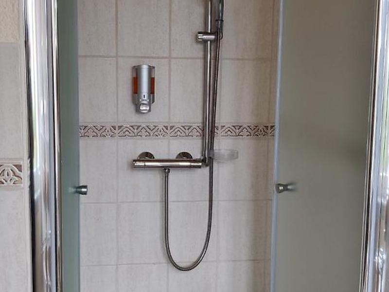 95E810703DD232E9F5C0D88DAD2D571C