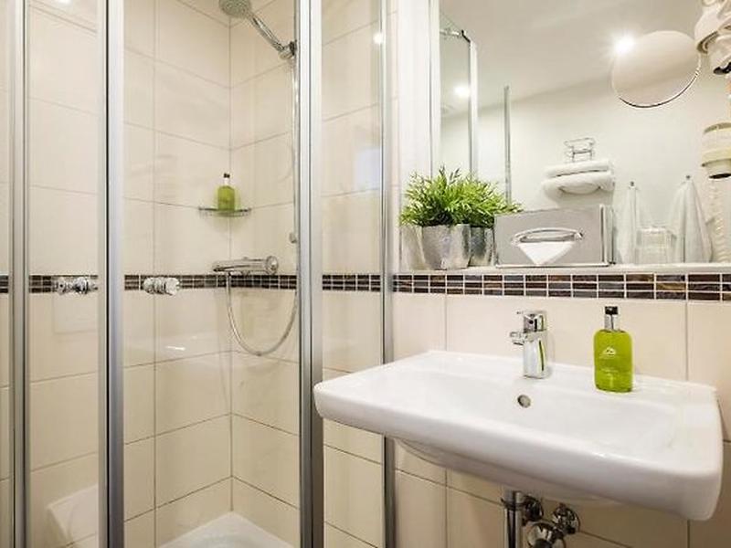 49F94890B6B8512587C07DF8BF0C6598