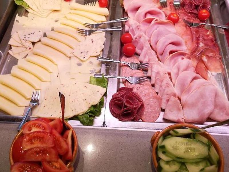 3DCC0E7FF02D17A8D6F9D07C8BC7187C