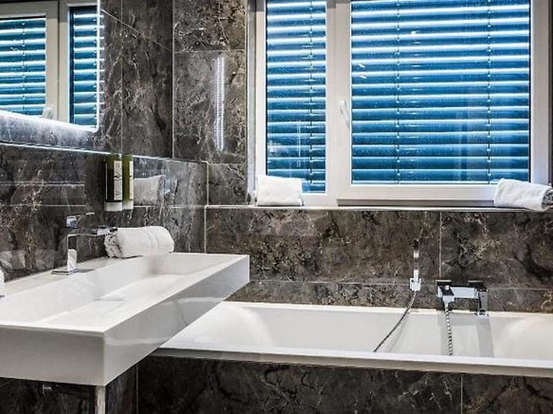 C0BA84FD1B0DBBEEEAD5FB6E94A3C8EF