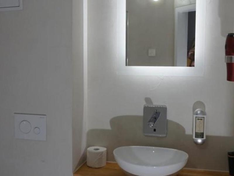 E5FB9D536B9B8841B424B2D30F911931