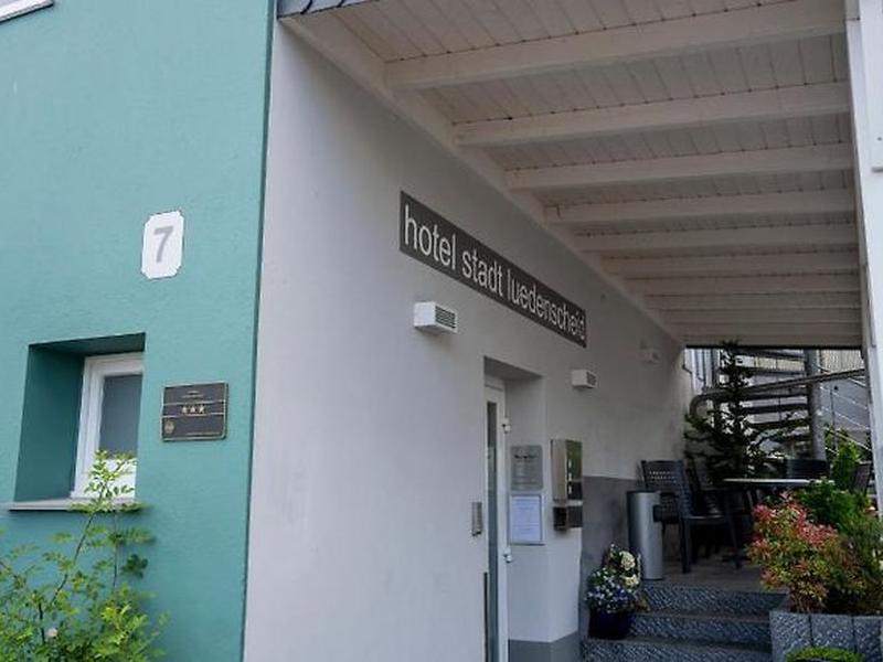 57F8861E04938AA24072E9D9B7E65B4C