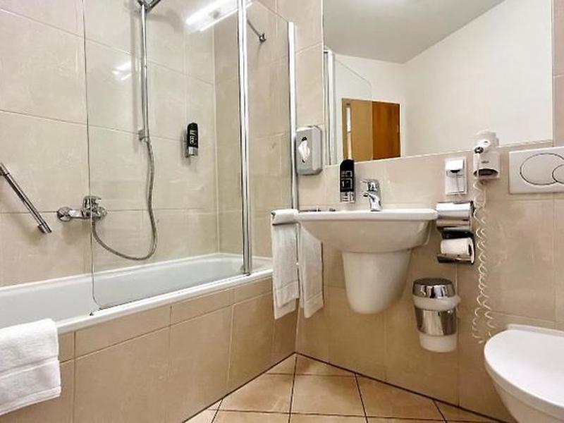 1C60FDEC7677E0256943721B5643E6AC