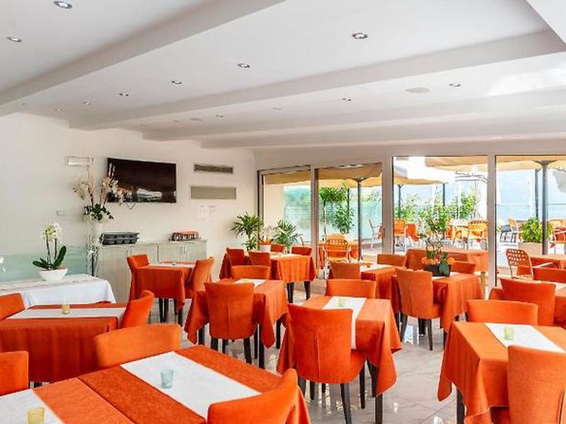 EF1DC635C1FB6D2BA72C9D7DE188BB18