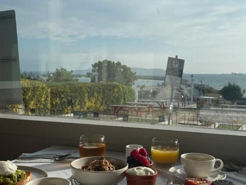 AC8AA8BDD76426028A7163E1C1E9BDBA