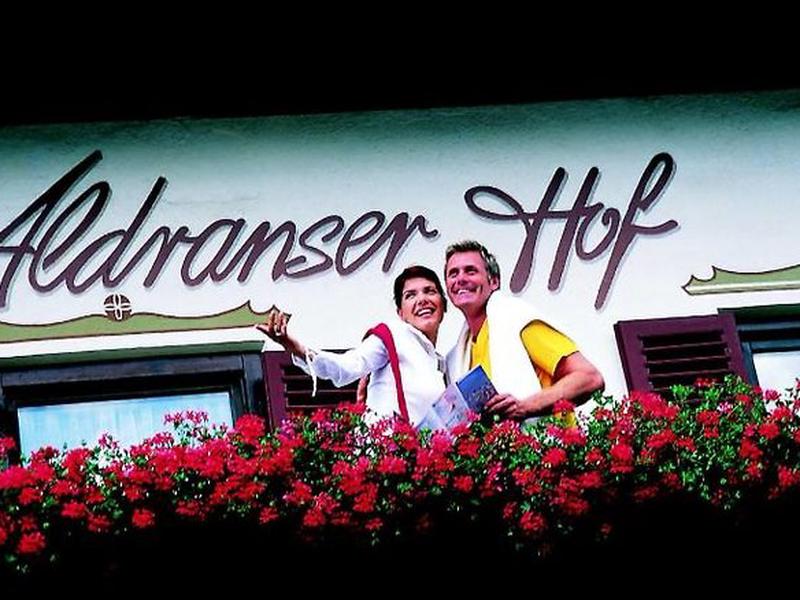 BAB3FDE5587C3A59A903104150E48A32