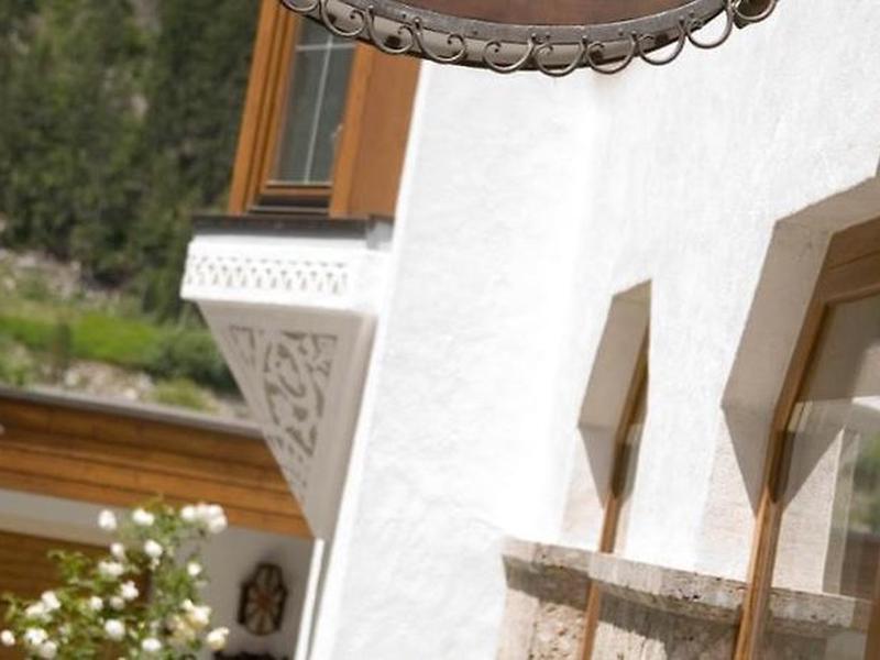 D84F0AC04830590F323D9681FA8AF45C