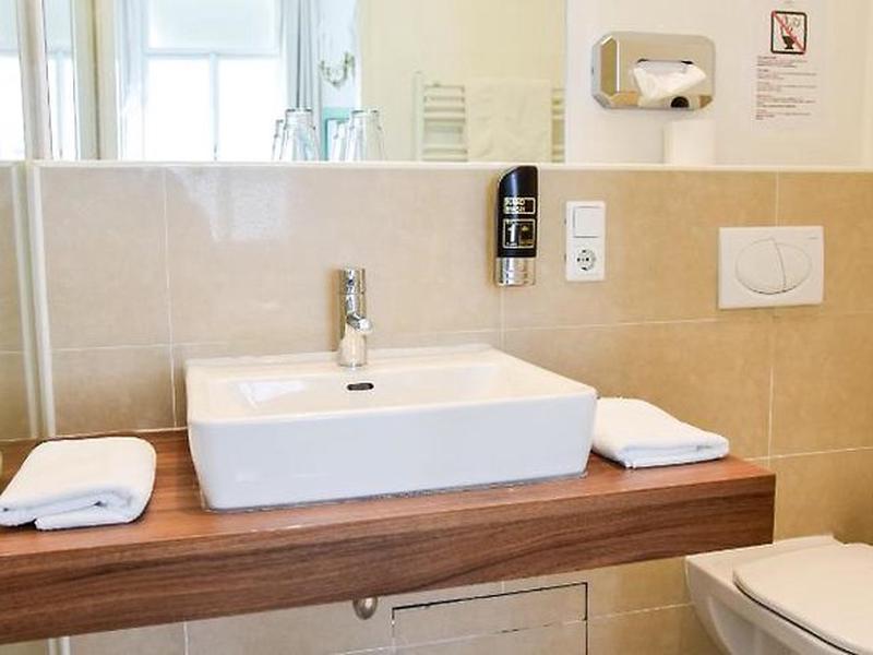 DF16065799A17ED6F1C37160B78EC4BD