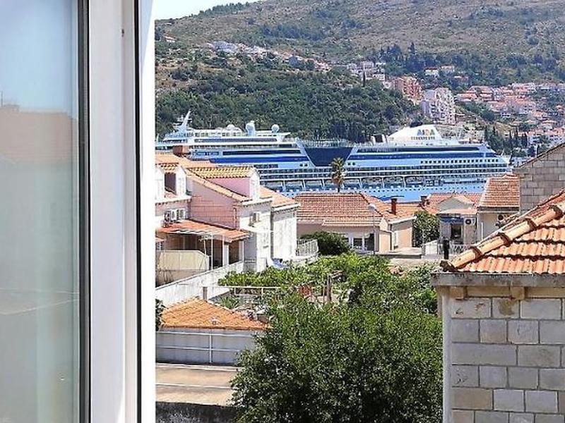 FF8CC1A3B5F0DD5C9D637177C1A855A0