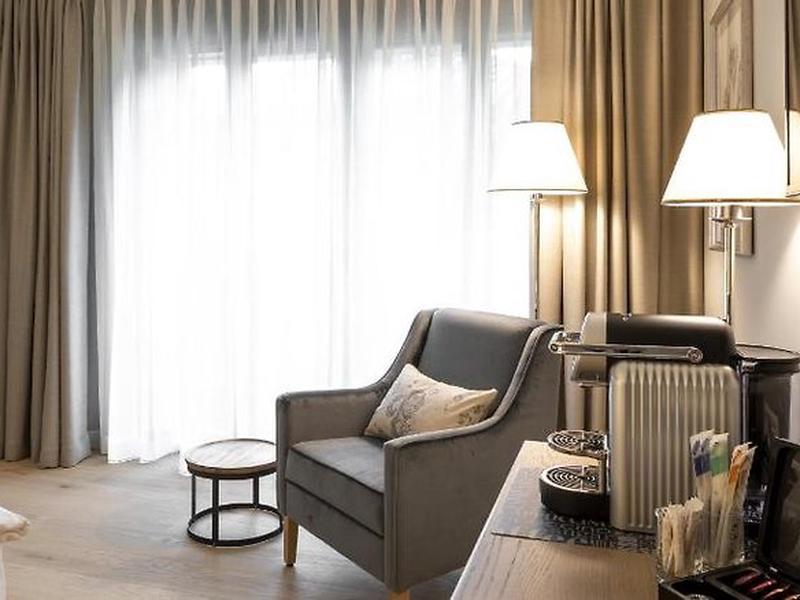 5984E2E0FA24C121D2D0FD1A728276C8