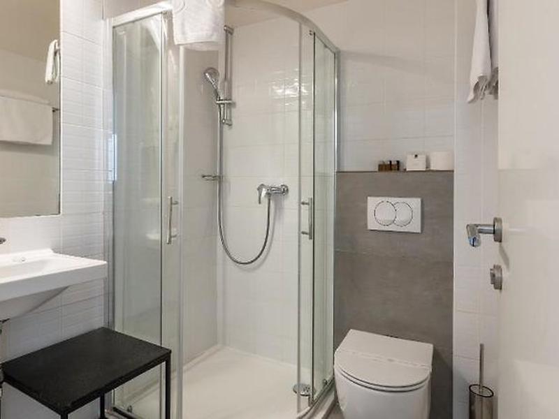 329E163225D62E33103F8455A724BBBE