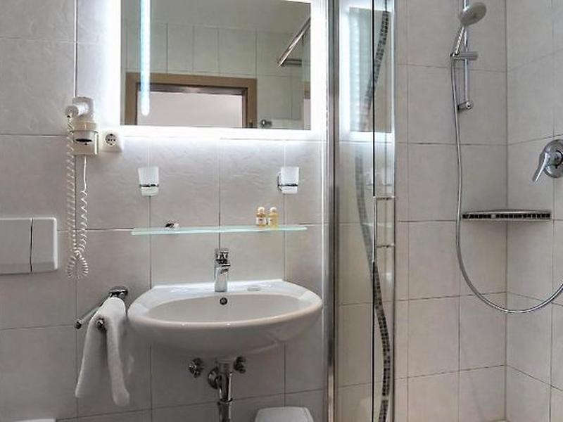 73C049FE183EA22CF6122AE374899A7E