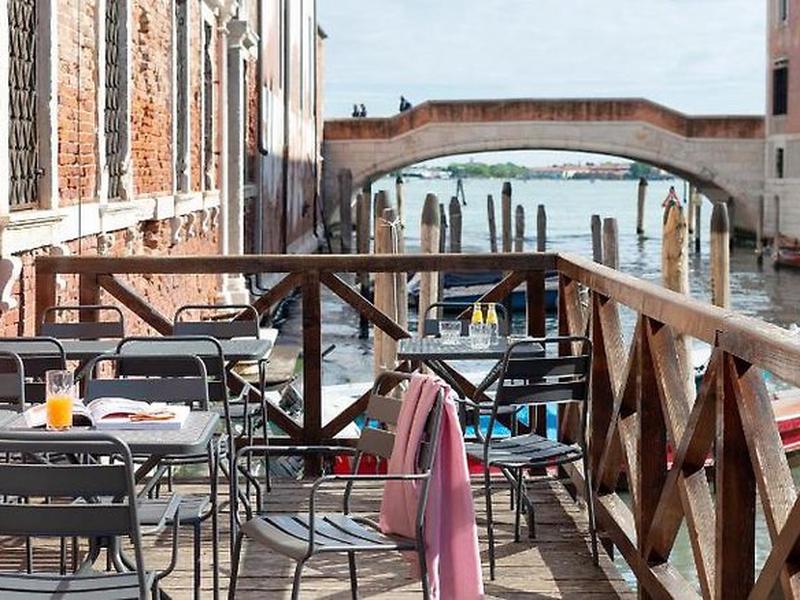 4B095347E3025C00C4CBCB1496D03BA4