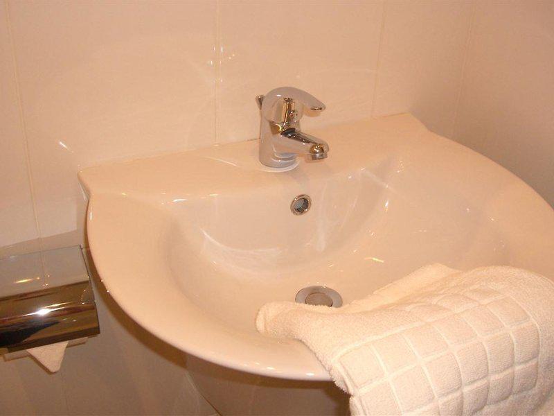 4069E13A4DE8E6361892A59D083846FC