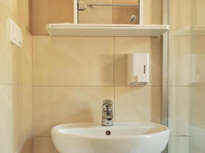 18910AA9F9559AE64ADF81BC6D5AFCEA