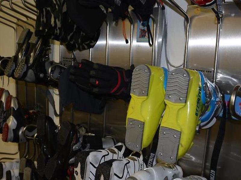 FB3502E6DAF11314260941B1A0918F48