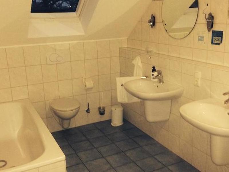 B09CC5C9885CAFD294F1485D6C5CA974