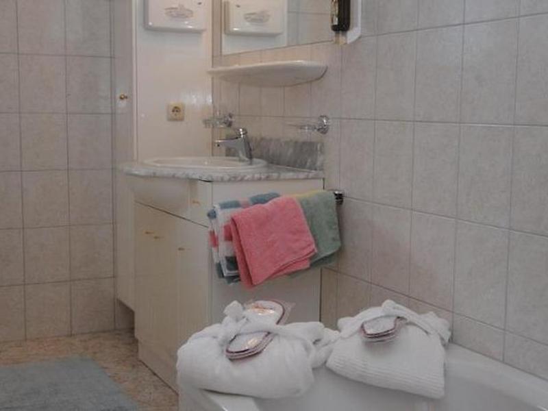 EBED8D29F4F4B5FEC0303F1BA5D50E08