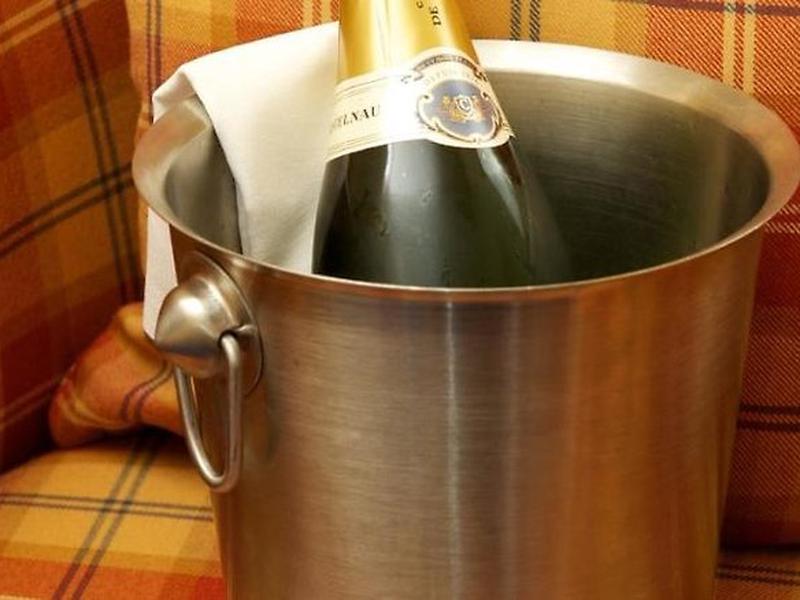 428EC2B395FA712BE937ED563A4AC3E8