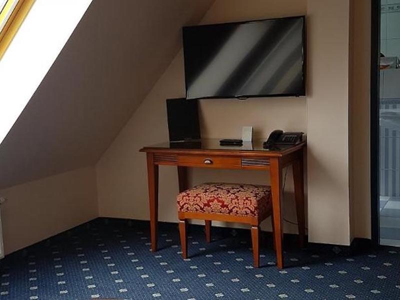 78049FBABBA777A197D92012640D3C2D