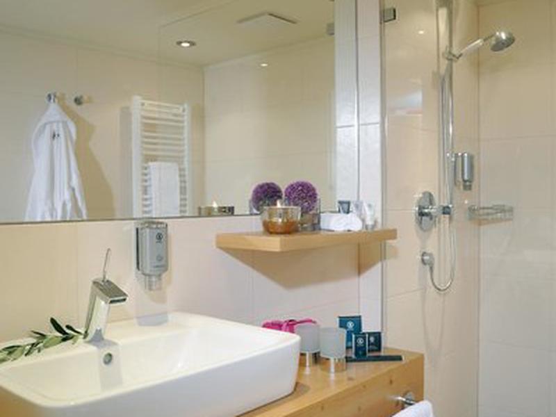 4163CD89E6A8B9E5D3A074F6B30E109A